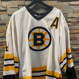 Autographed OFFICIAL NHL Bobby Orr Jersey!